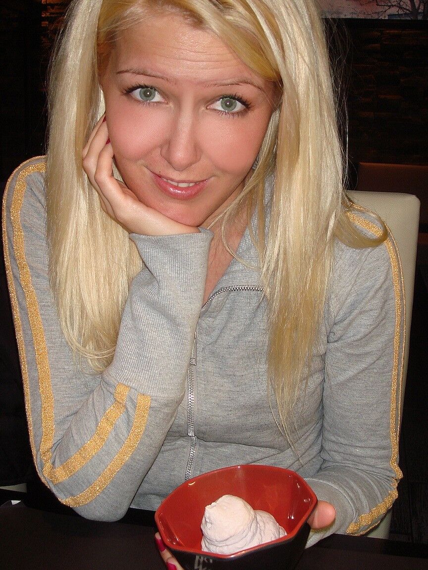 11P Húngara MILF Sophie Moone gosta de comida japonesa em seu restaurante favorito