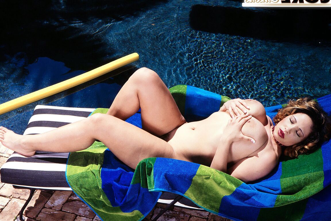 17P Hot cougar Via Paxton loves playing with her spectacular breasts in the pool