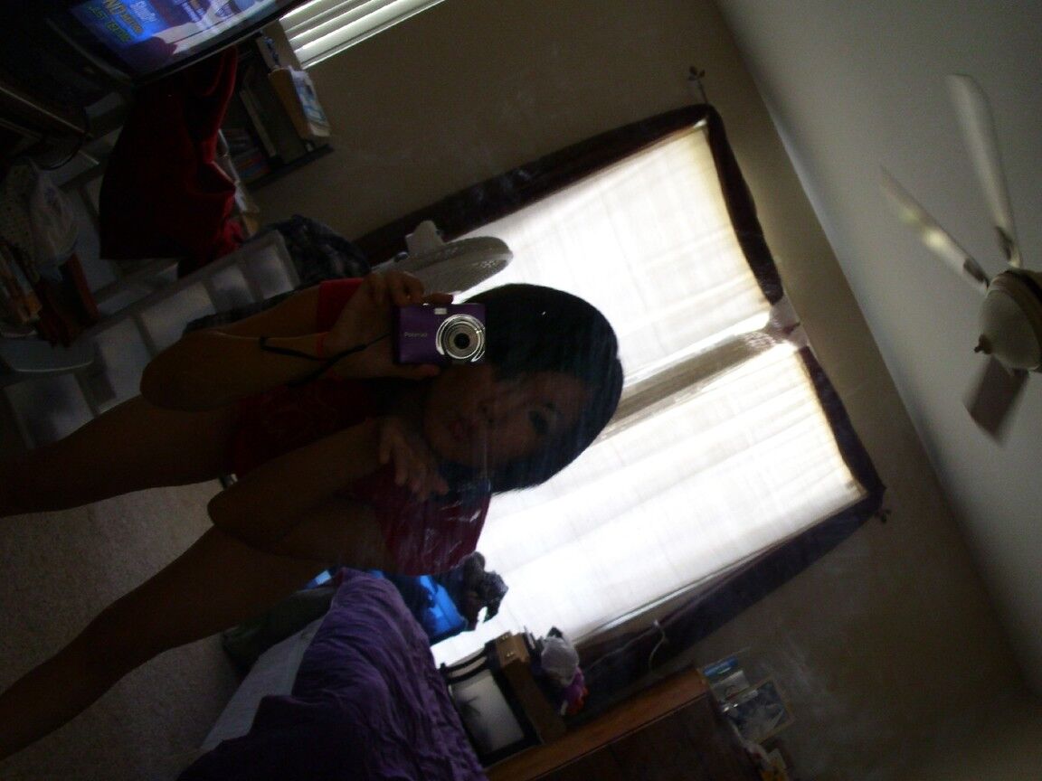 21P Novia adolescente Bootylicious se toma selfies de su cuerpo caliente mientras se desnuda