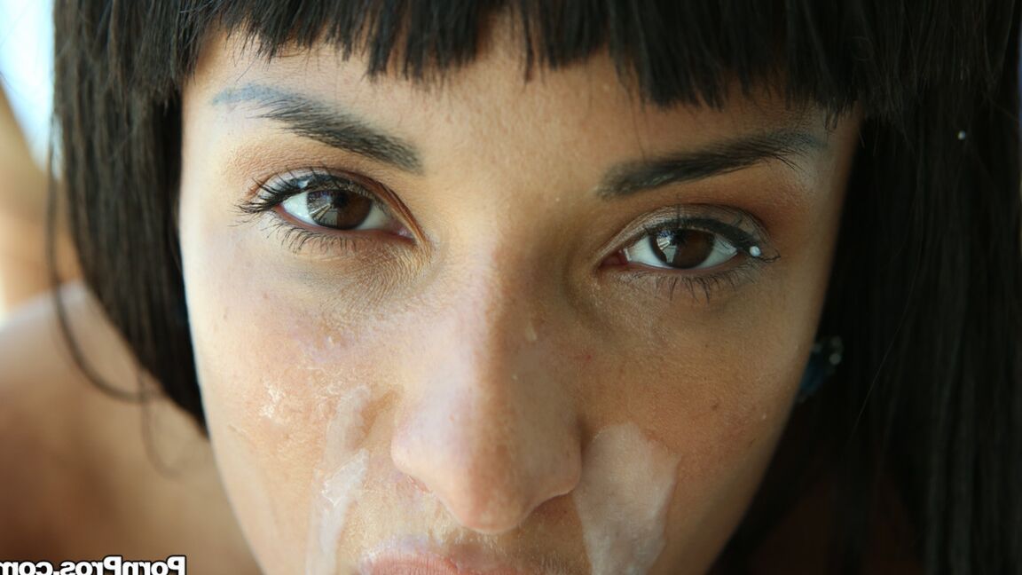 21P Anissa Kate, petite amie amateur française, donne une leçon de sexe à son bel amant