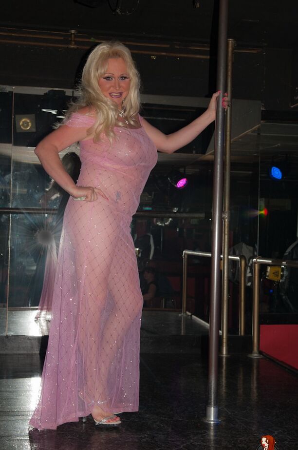 12P Sexy tgirls posando na festa de Lexington
