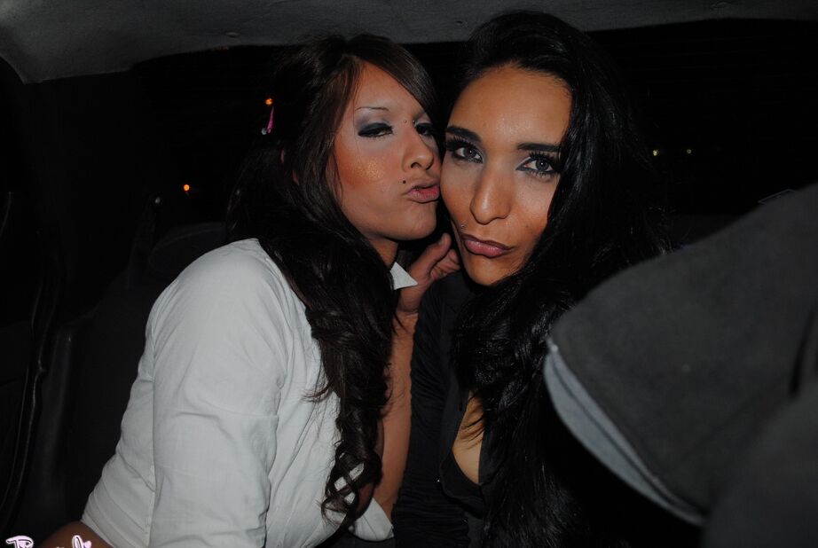 12P 2 hermosas tgirls Agostina