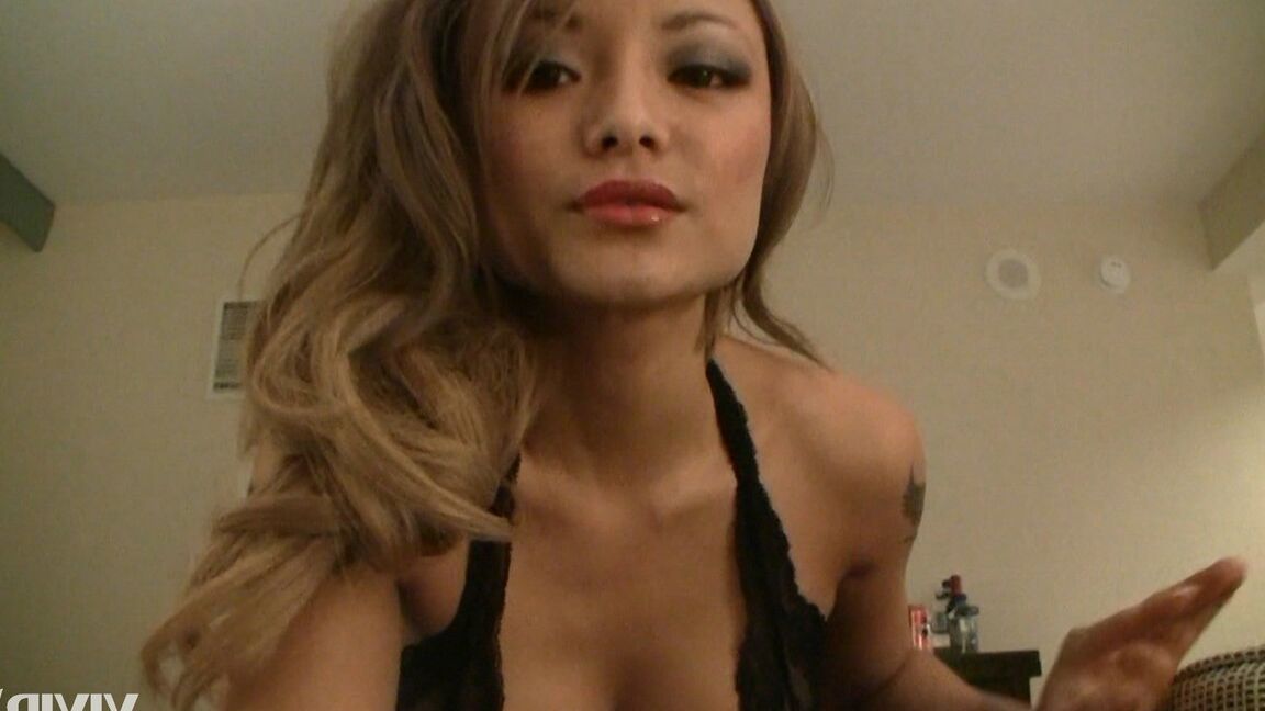 20P ビビッド ティラ テキーラ 熟女 スキニー ポルノスター アジア人