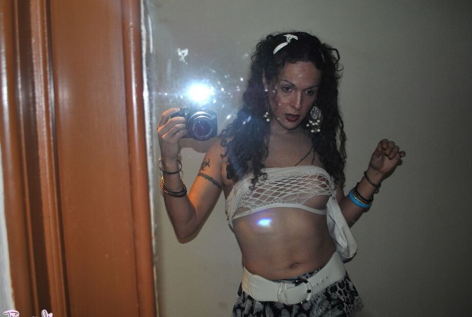 12P Latina Tranny Louca Nikki em Cancún