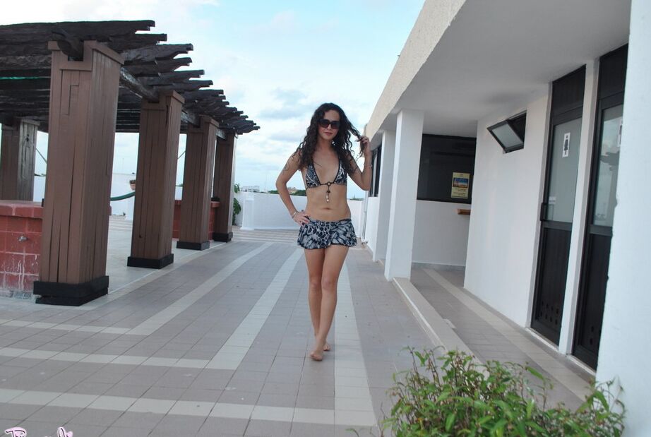 12P Latina Tranny Louca Nikki em Cancún