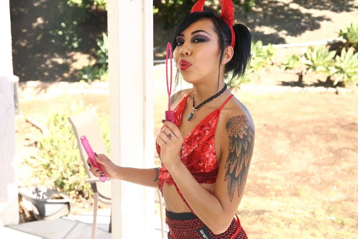 17P Bearded man throws a leg to scorching succubi Kimberly Chi in red stockings