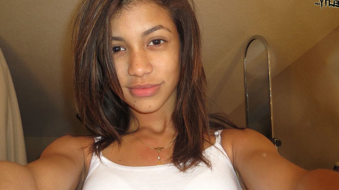 18P Slender solo girl Veronica Rodriguez is shown in behind the scene moments