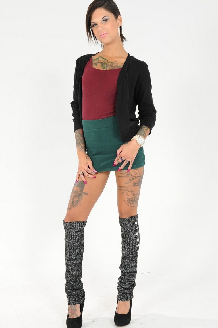 17P Short haired, long legged Bonnie Rotten shows off tiny tits & tattoos in heels