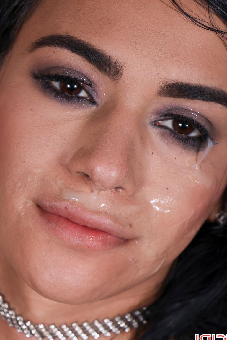 16P TGirl Pornostar Madison Montag