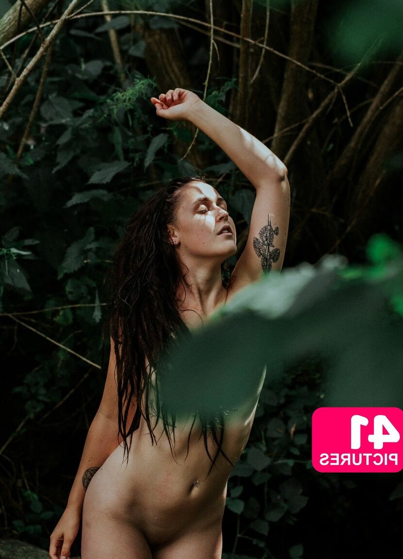 16P PHOTOSET Belleza con Rastas sensual conjunto de fotos de desnudo erótico Erótico