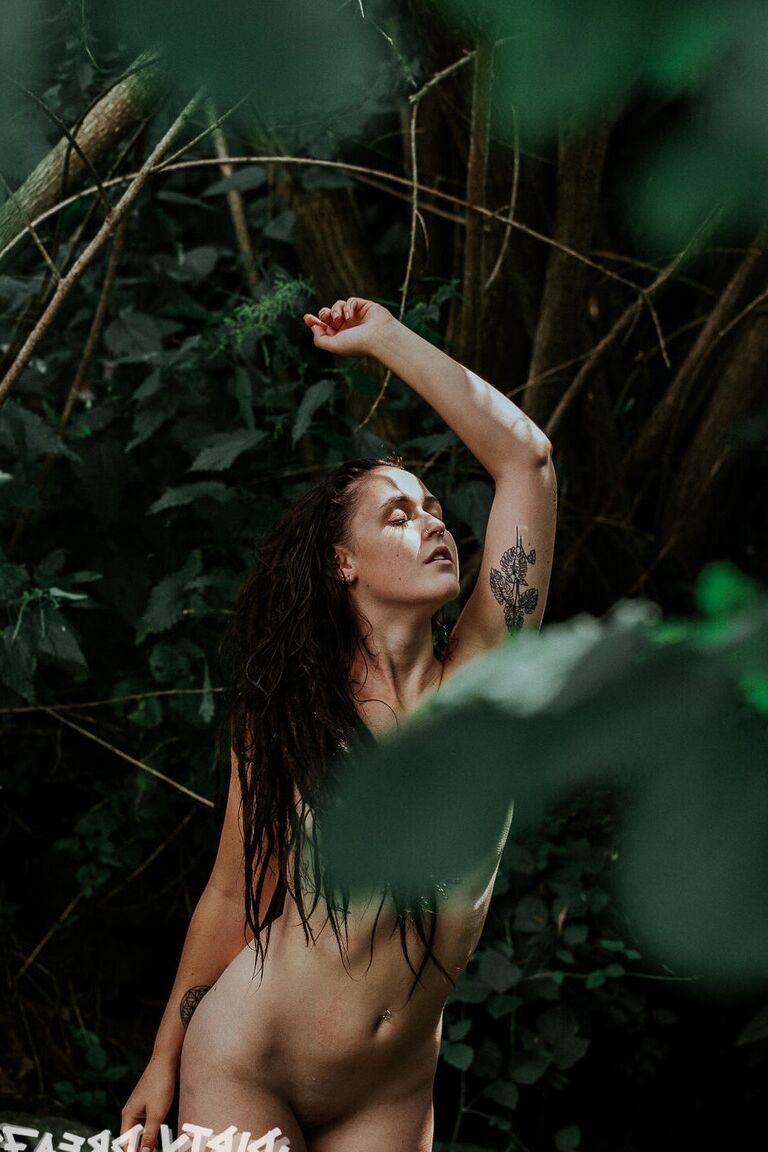 16P PHOTOSET Belleza con Rastas sensual conjunto de fotos de desnudo erótico Erótico
