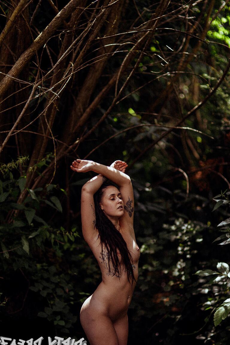 16P PHOTOSET Belleza con Rastas sensual conjunto de fotos de desnudo erótico Erótico