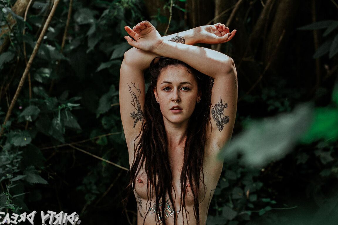 16P PHOTOSET Belleza con Rastas sensual conjunto de fotos de desnudo erótico Erótico