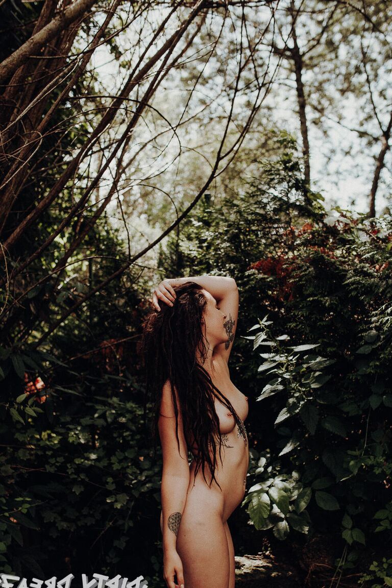 16P PHOTOSET Belleza con Rastas sensual conjunto de fotos de desnudo erótico Erótico