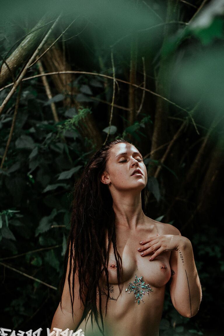 16P PHOTOSET Belleza con Rastas sensual conjunto de fotos de desnudo erótico Erótico