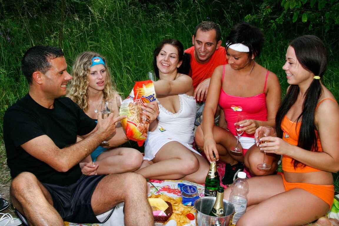 19P Girls and guys on a picnic quickly switch into hardcore groupsex mode