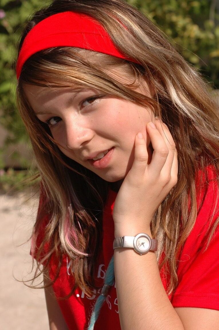 15P Emily 18 Sweet emily18 just wants a beer