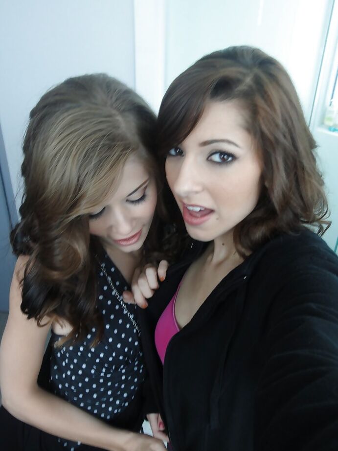 14P Finas diques adolescentes Lexi Bloom e Sensi Pearl tirando selfies nuas