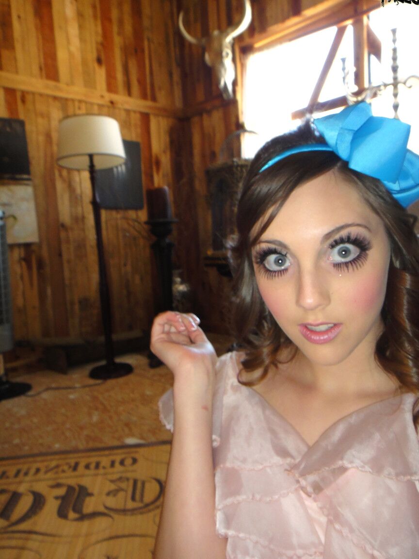 17P adolescente de olhos arregalados Nickey Huntsman