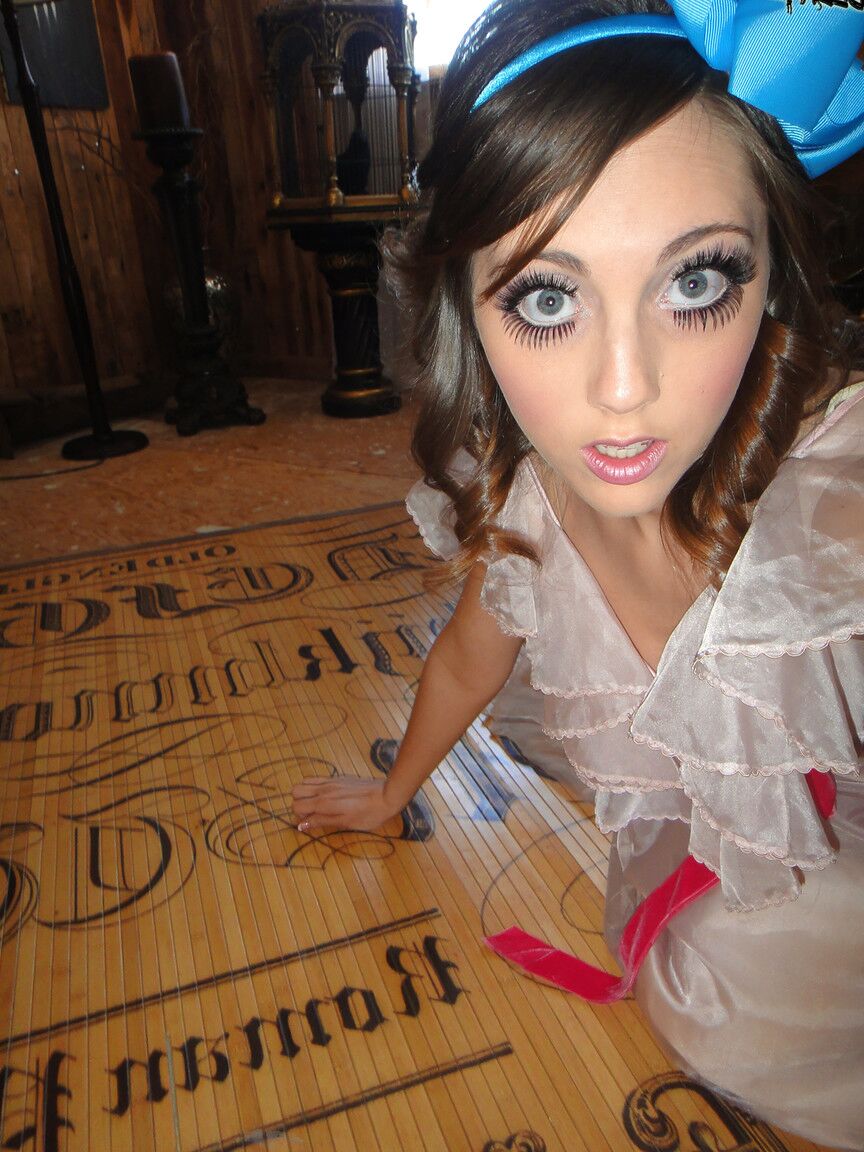 17P adolescente de olhos arregalados Nickey Huntsman