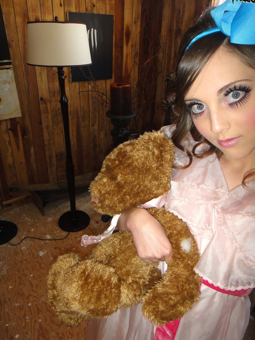 17P adolescente de olhos arregalados Nickey Huntsman
