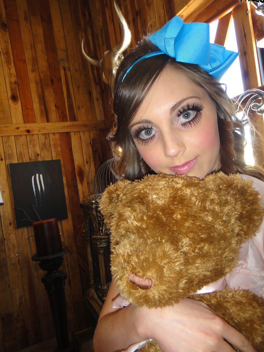 17P adolescente de olhos arregalados Nickey Huntsman