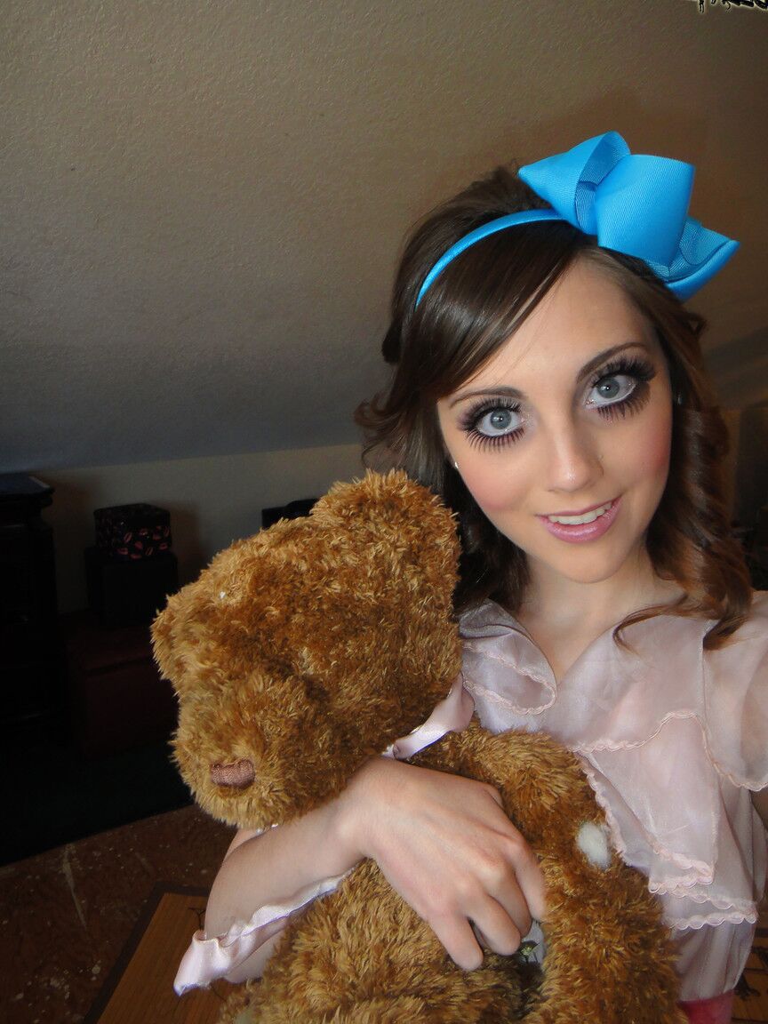 17P adolescente de olhos arregalados Nickey Huntsman