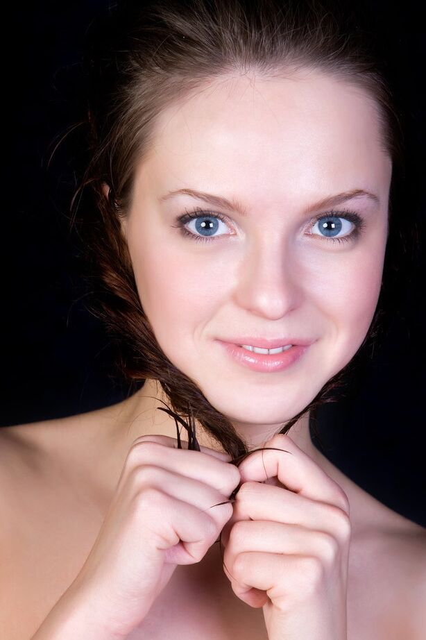 18P La hermosa joven Ilze A libera su cuerpazo de un atuendo transparente