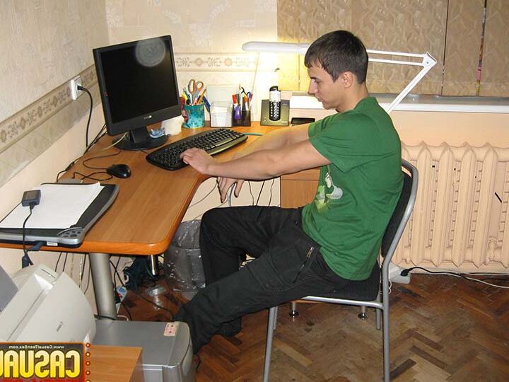 16P Студенты колледжа целуются перед тем, как раздеться для полового акта