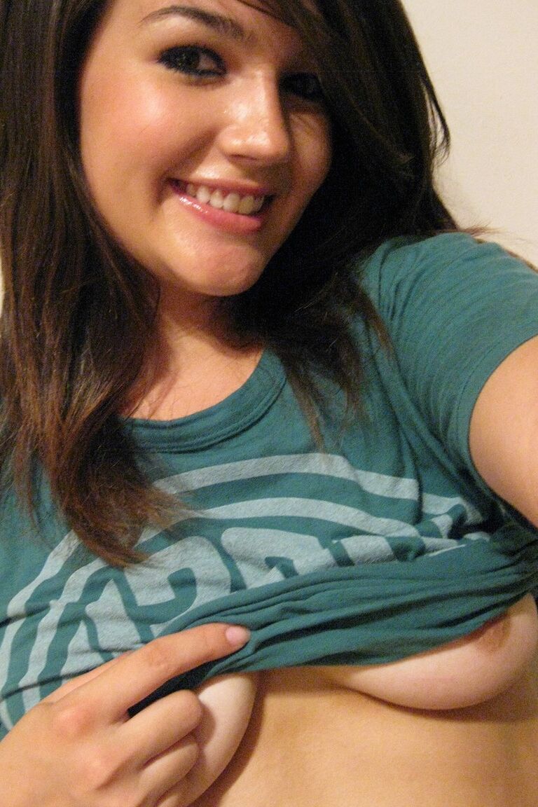 21P La seductora adolescente amateur Veronica 5 mostrando sus hermosas tetas