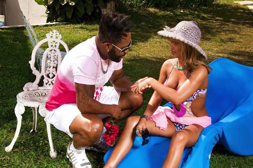 16P Interracial follando el culo al aire libre rellena el fino culo de la MILF cachonda Emanuly