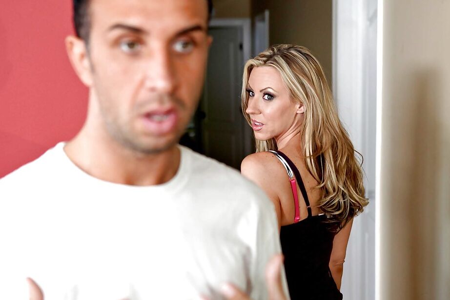 16P La superbe MILF Carolyn Reese dans une scène de baise en réalité