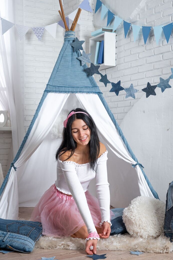 20P Thin teen Sonja exits her tipi in order to make her nude modeling debut