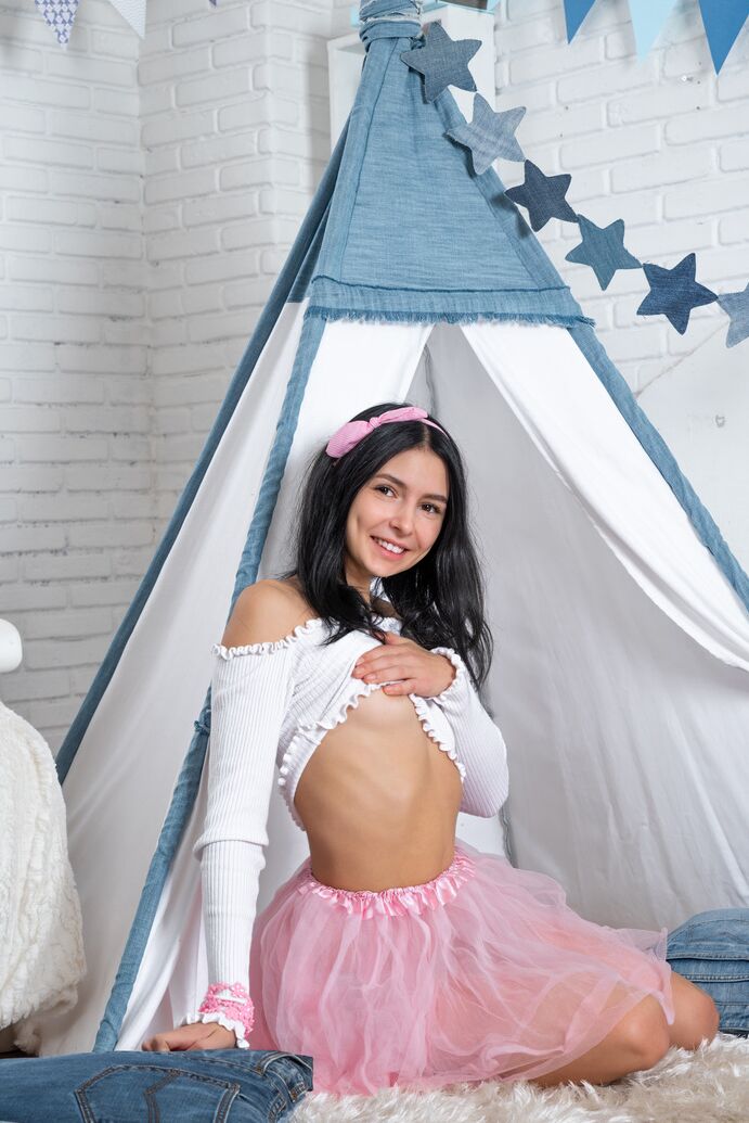 20P Thin teen Sonja exits her tipi in order to make her nude modeling debut