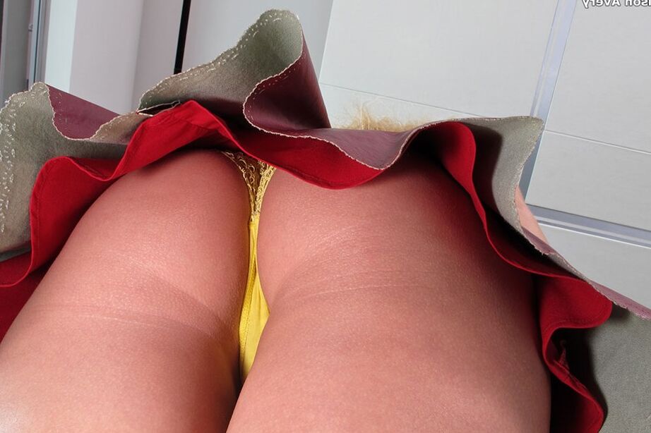 15P Blonde solo model Addison Avery taking the time to flaunt her nice ass