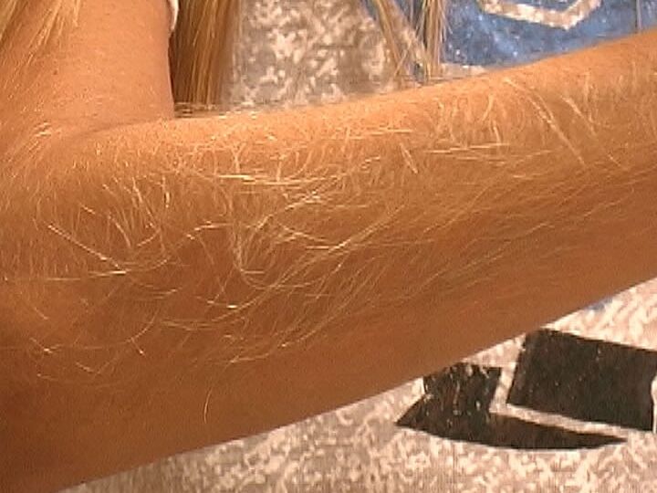 21P MILF Lori Anderson takes care of her hairy arms by applying lotion to them