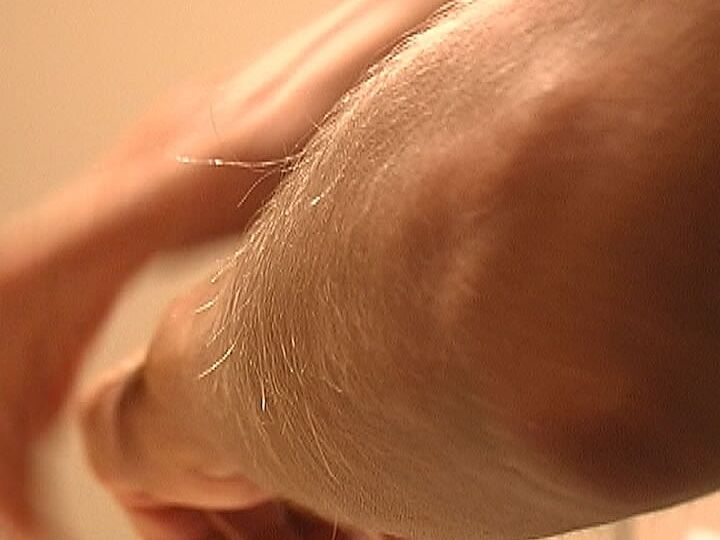 21P MILF Lori Anderson takes care of her hairy arms by applying lotion to them