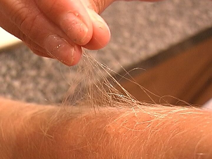 21P MILF Lori Anderson takes care of her hairy arms by applying lotion to them