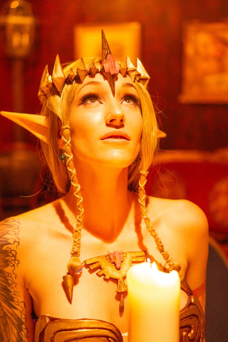 15P Latina Kitty Quinn shows off her sexy curves while posing in a solo cosplay