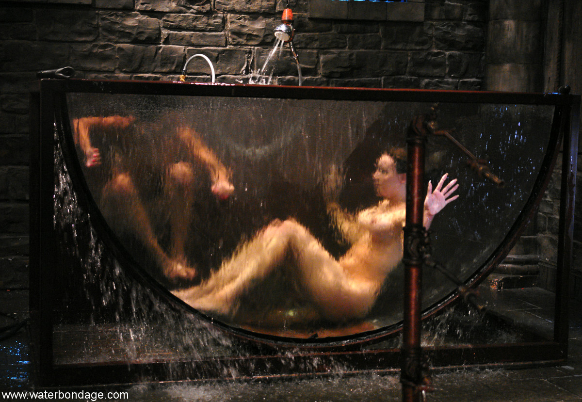 20P Wasser-Bondage Delilah Strong, Keeani Lei