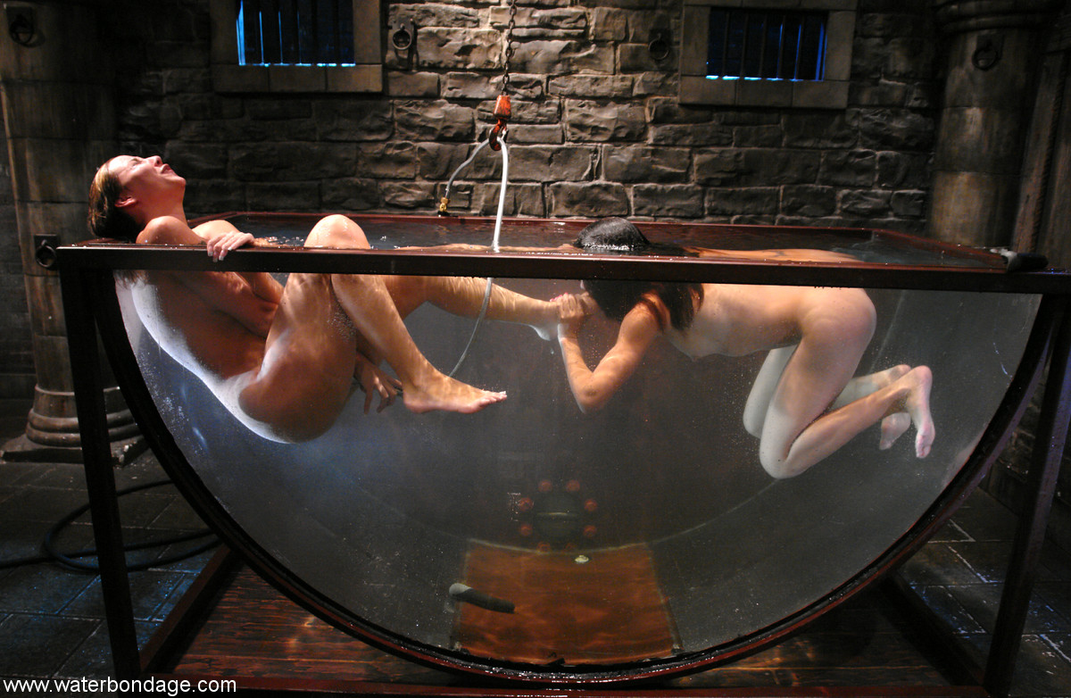 20P Wasser-Bondage Delilah Strong, Keeani Lei