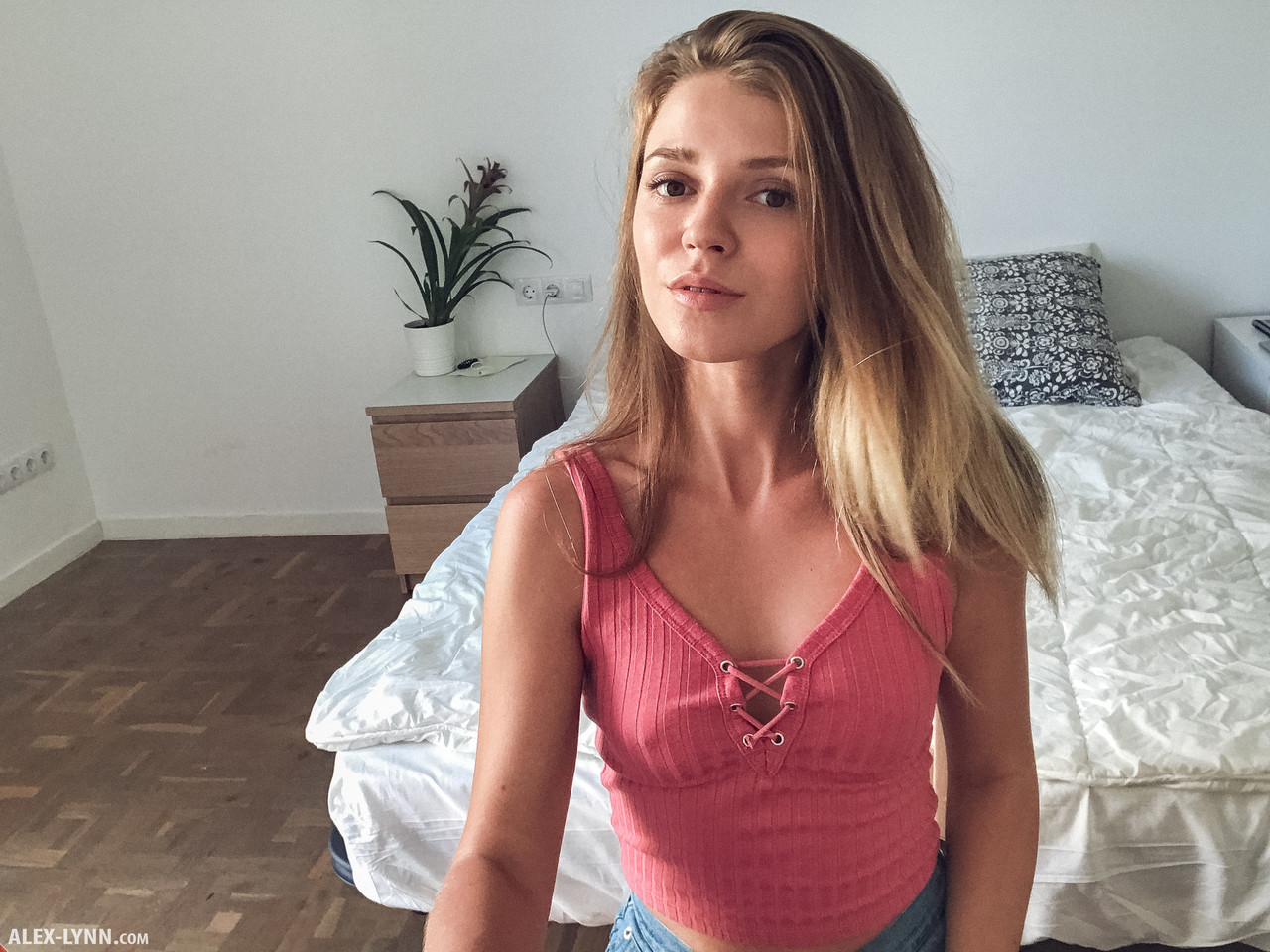 16P Russian spinner Kalisy uses a selfie stick for taking nude selfies