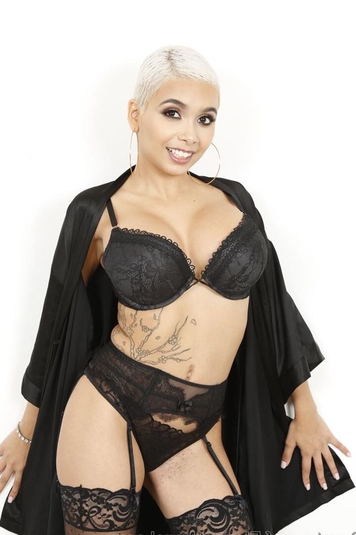 21P Elegante Anjo Aaliyah Hadid, Honey Gold, Julie Kay, Diamond Banks, Mya Mays