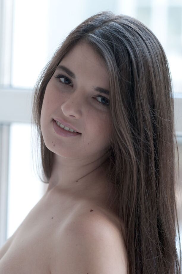 16P Natalia A em sua lingerie branca parece um anjo enviado do céu
