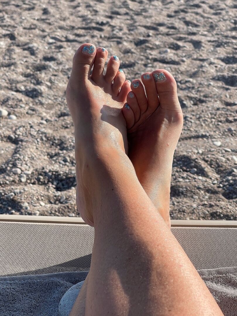16P ReifMILFEuropäischBlondinenSchlankGroße TittenGroßer ArschBeineHigh HeelsAnal