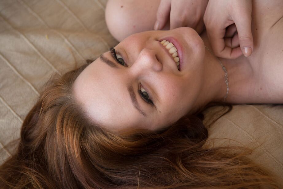 16P Alluring Candy Red made some oozing hot poses to seduce herself