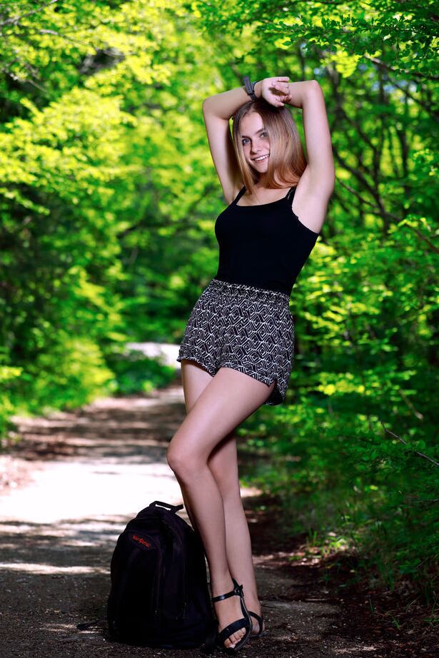 18P Stunning Dakota Pink is strolling down a country lane when she gets the urge