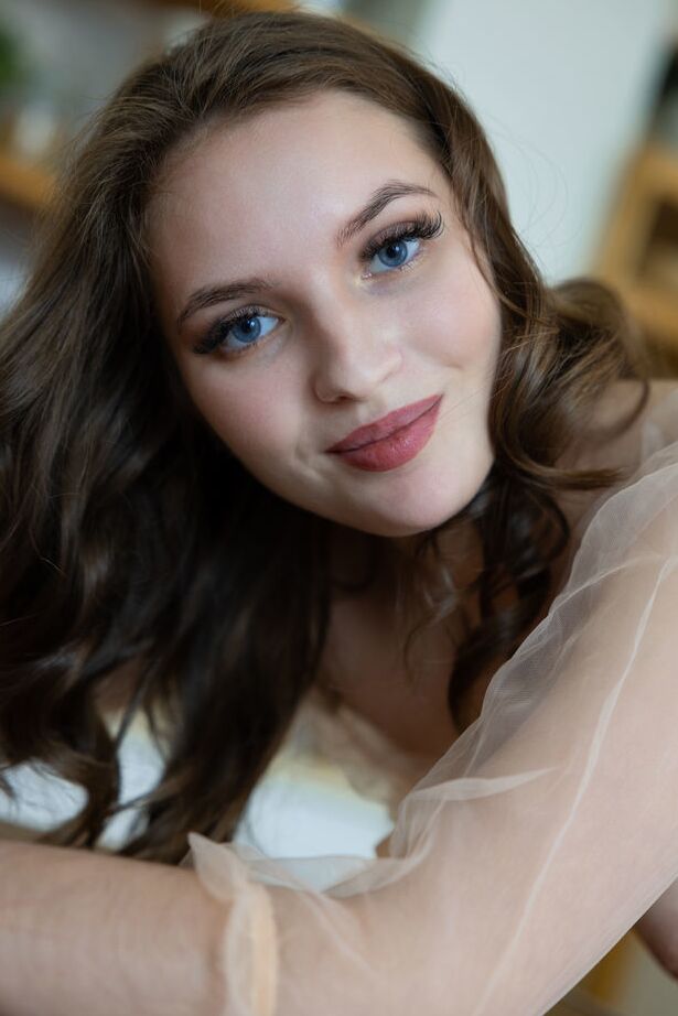 18P Ravishing brunette Viviann teases you as she get naked and flaunts her