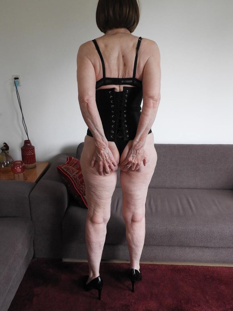16P AbuelaEuropeaStripteaseSexo AnalAnal