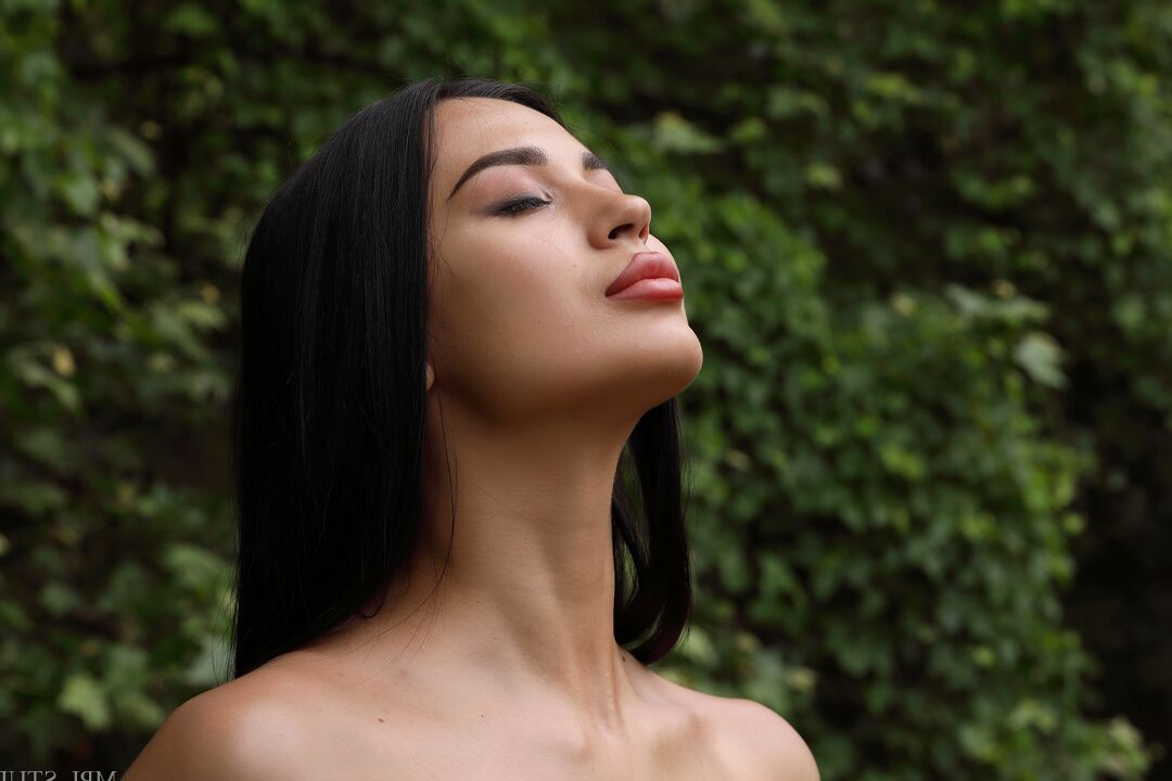 12P MPL Studios Nena al aire libre sin desnudos